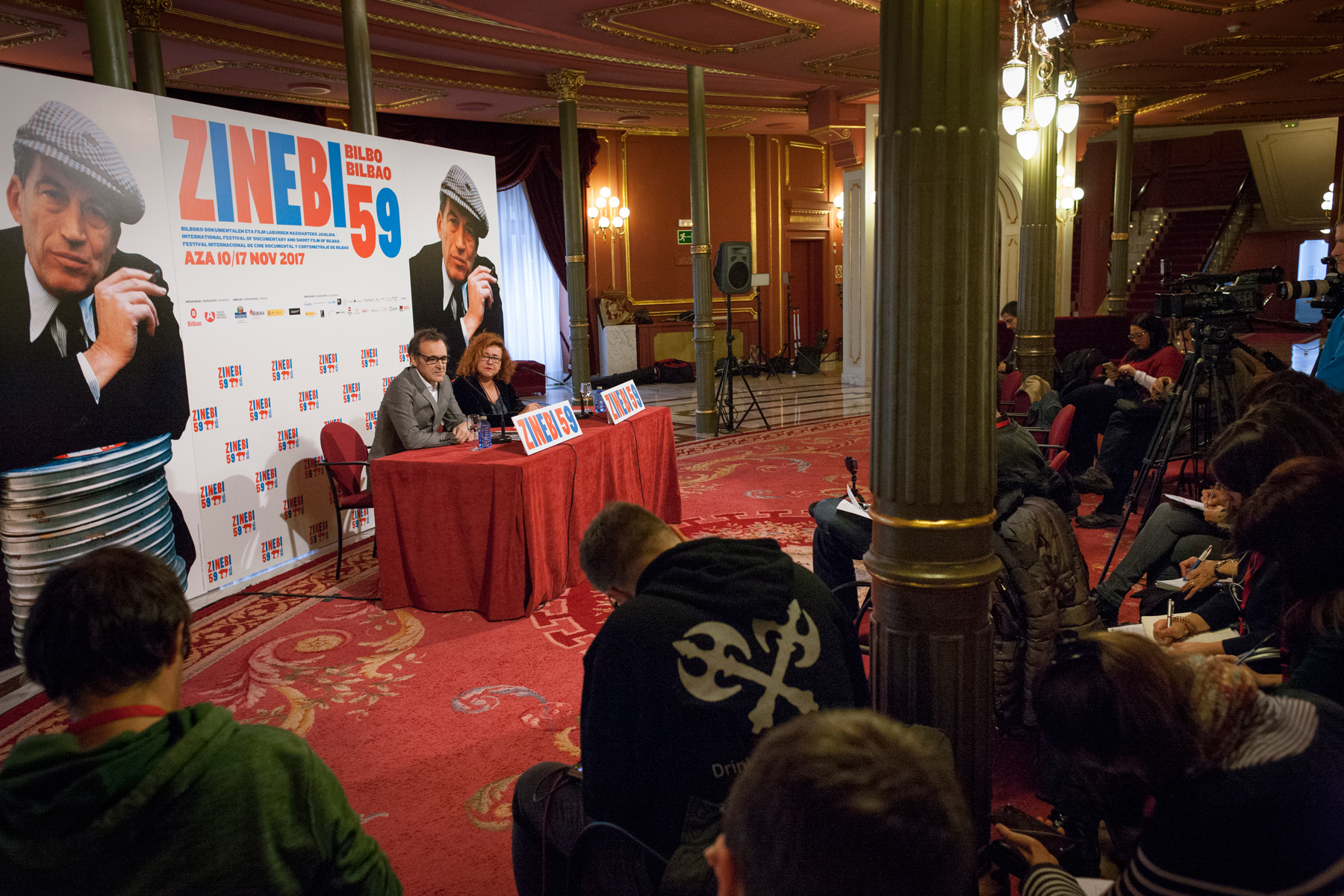 Alberto Iglesias, Nekane Alonso (Concejala de Cultura). Prentsaurreko _ Press-conference _ Conferencia de prensa (2017)(1)