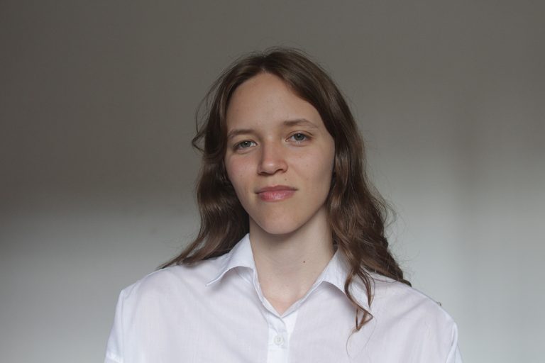 Algo nuevo_Directora – Emilia Mark