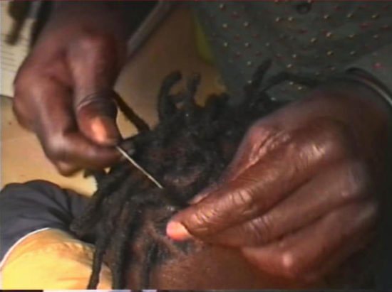 Arreglando-rastas—Doxa-documental