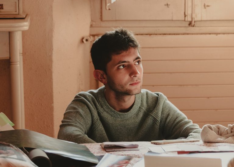 DIRECTOR_Miguel Ángel Ferreiro_ESPERAR TRENES – Digital 104 Film Distribution