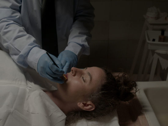 LA-MURAILLE_ScSHOTS_00170252©Frederico_Lobo—Zoé-R