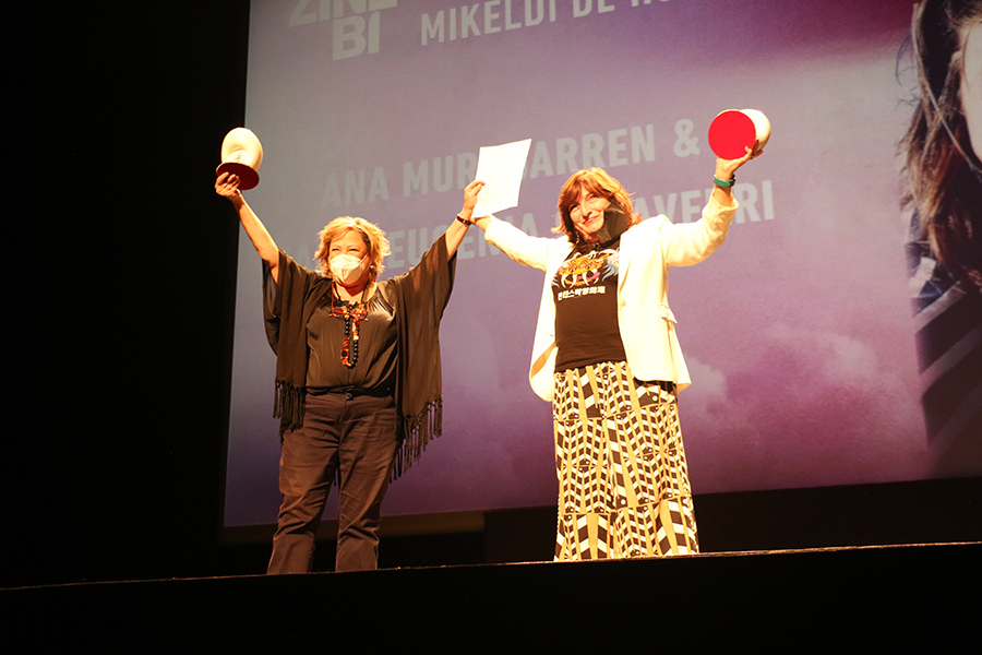 María Eugenia Salverri _ Ana Murugarren. Mikeldi Saria _ Mikeldi of Honour _ Mikeldi de Honor (2020).JPG